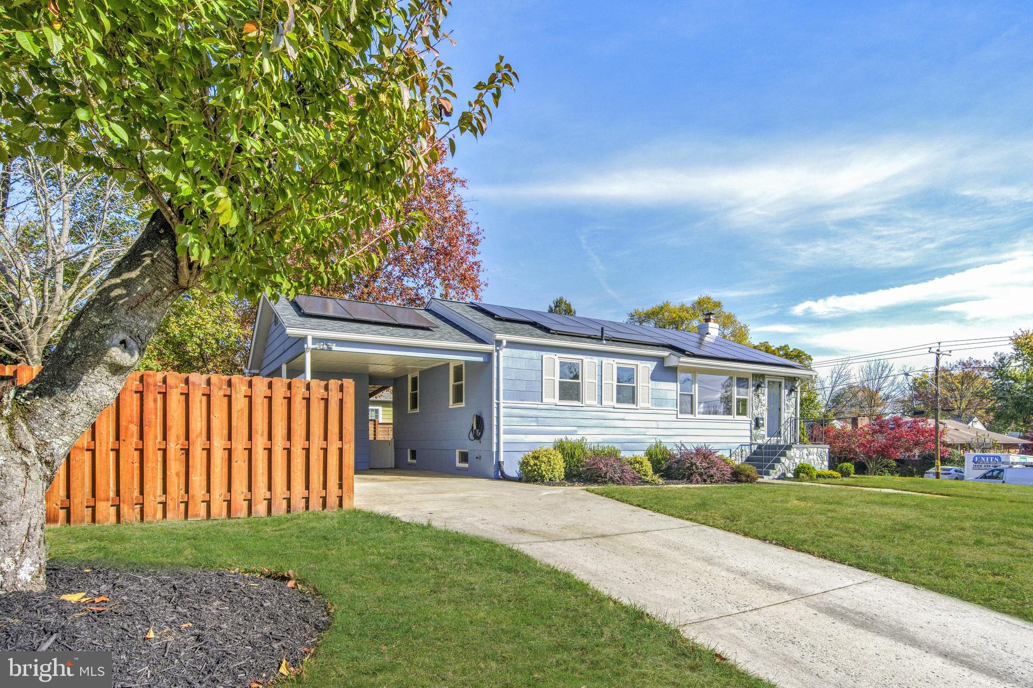 807 LANARK WAY