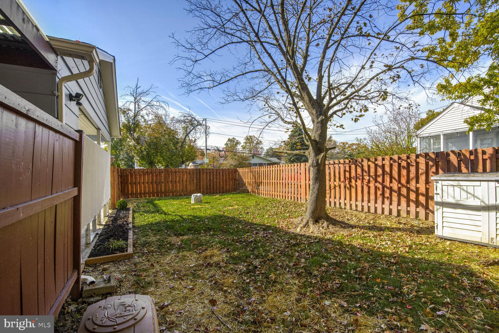 807 LANARK WAY