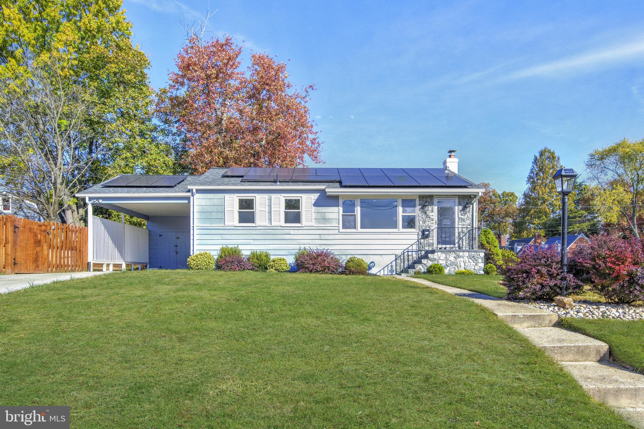 807 LANARK WAY