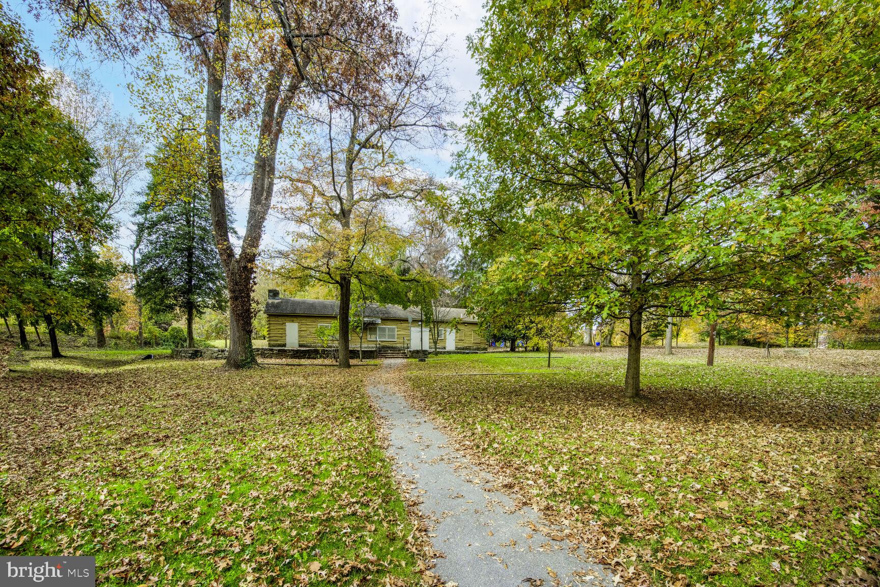 807 LANARK WAY