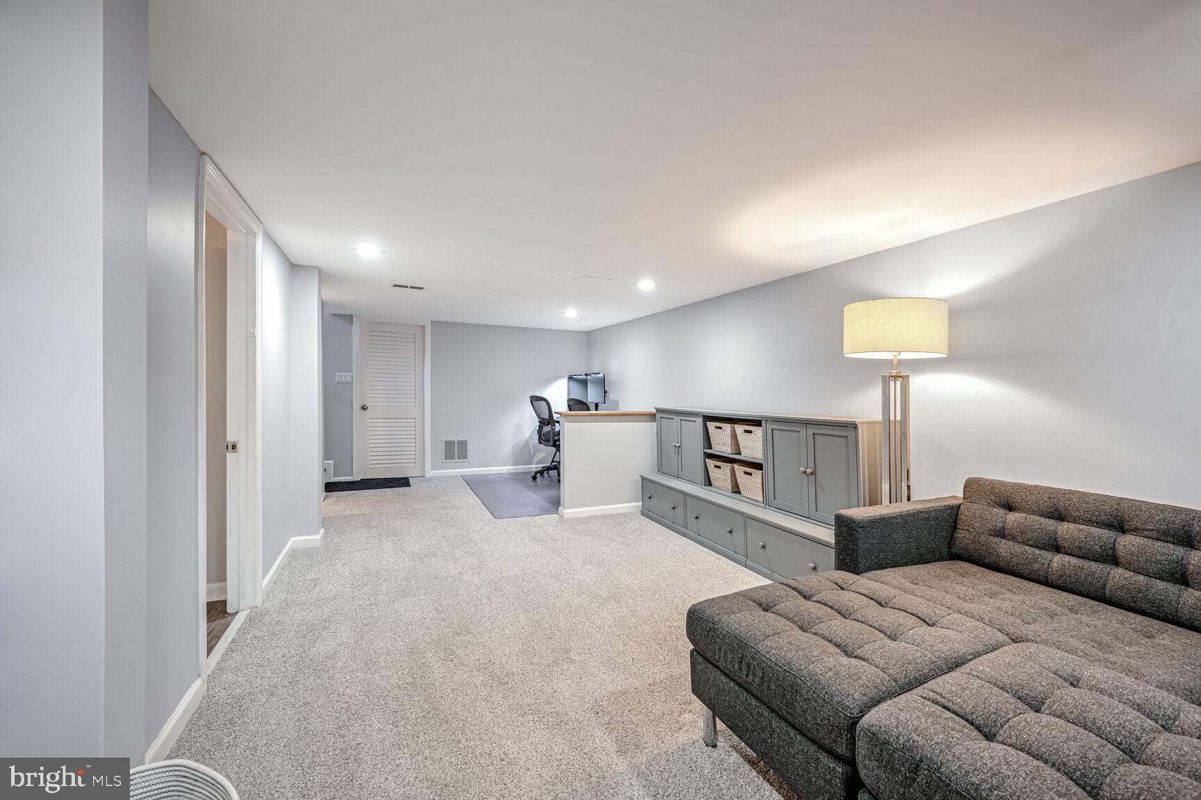 807 LANARK WAY