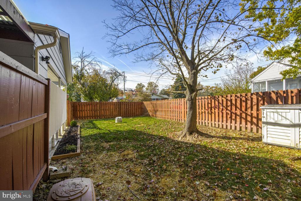 807 LANARK WAY