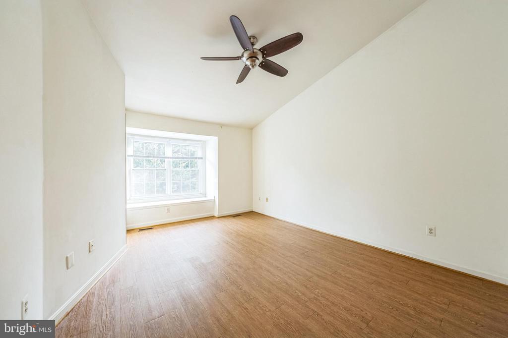 11 MORNING BREEZE COURT