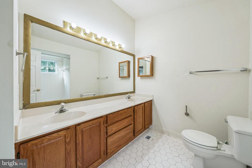 11 MORNING BREEZE COURT