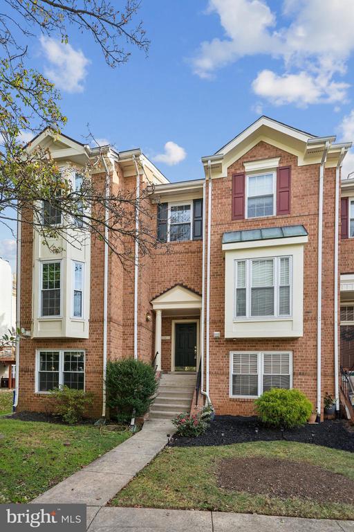 11 MORNING BREEZE COURT