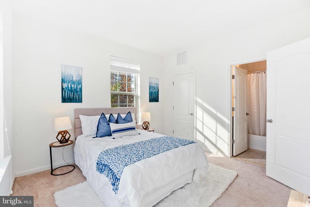 12718 LONGFORD GLEN DRIVE