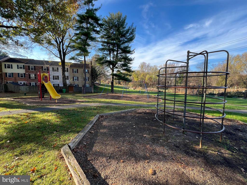 47 MIDLINE COURT