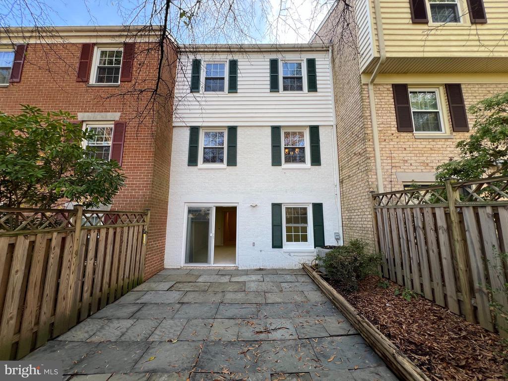 47 MIDLINE COURT