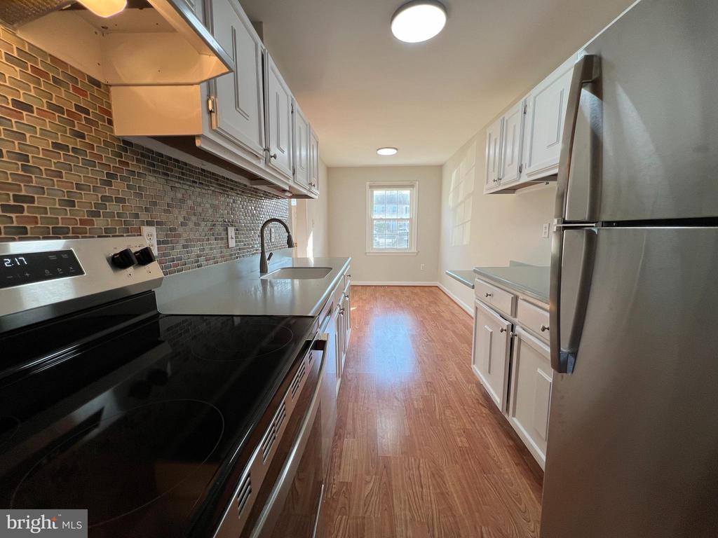 47 MIDLINE COURT