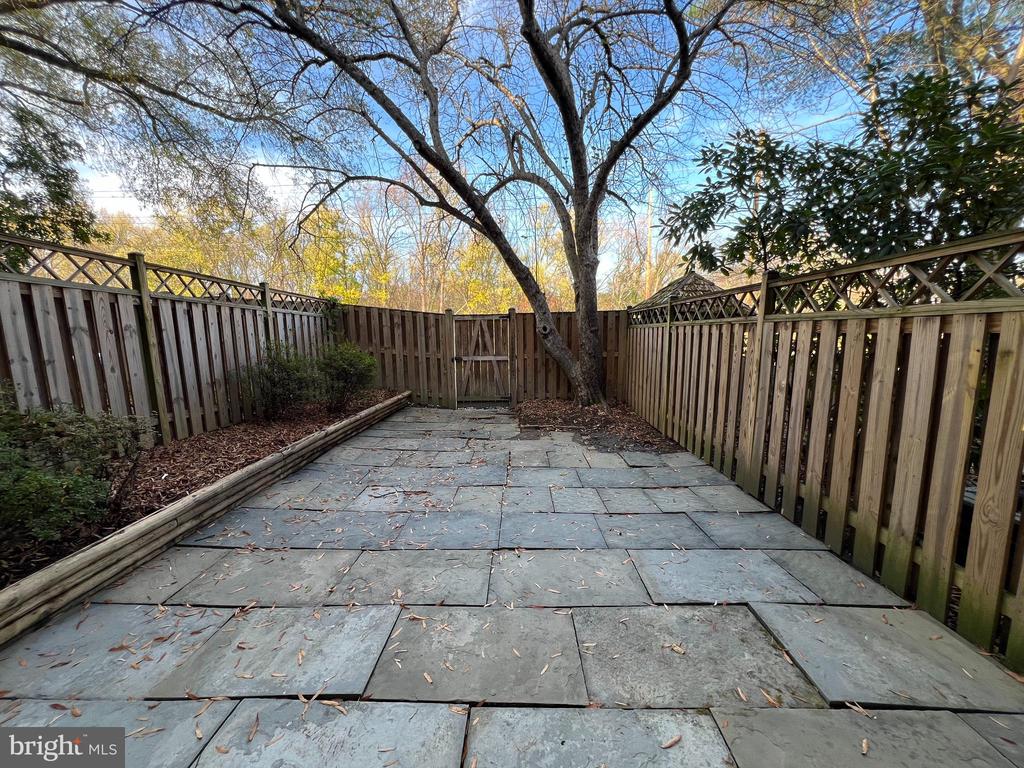 47 MIDLINE COURT