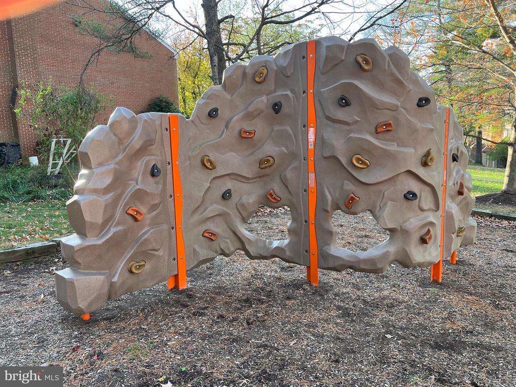 47 MIDLINE COURT