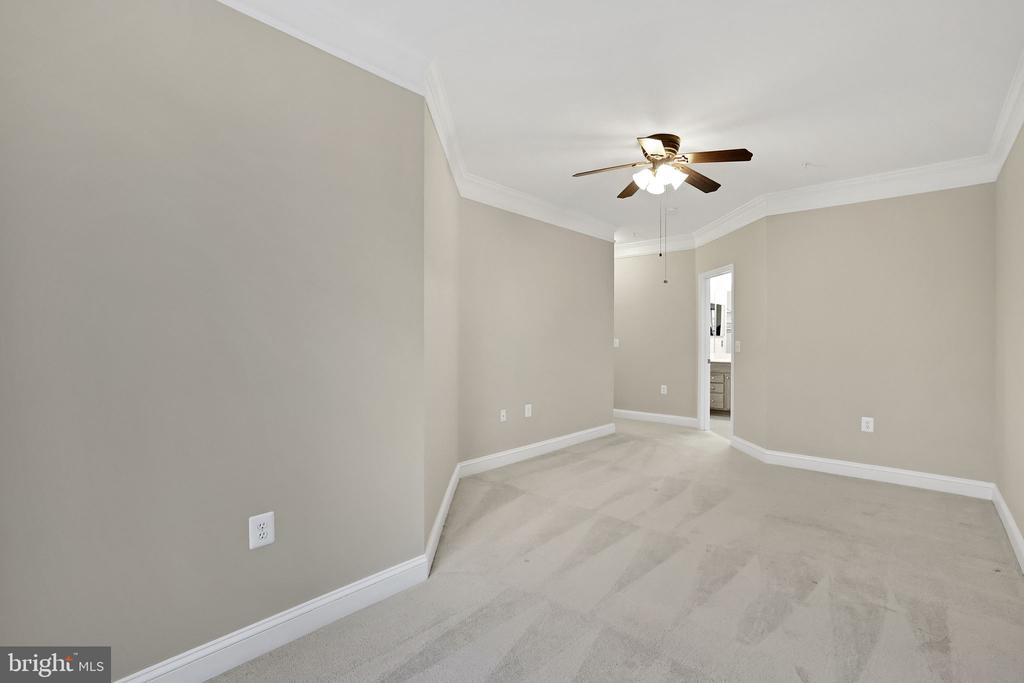 500 KING FARM BOULEVARD 208