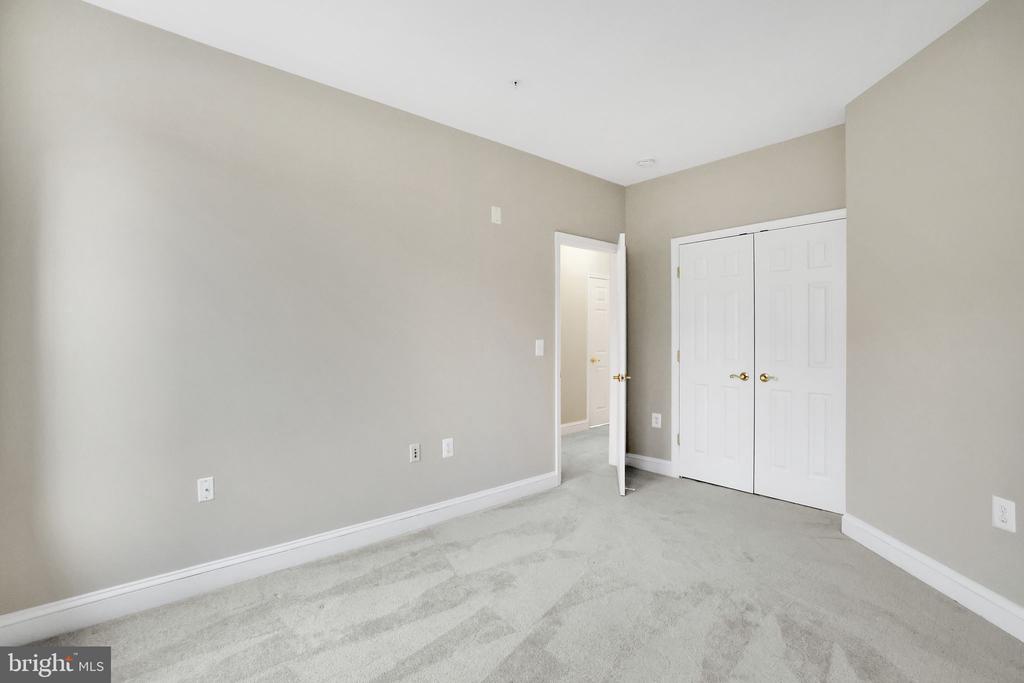 500 KING FARM BOULEVARD 208