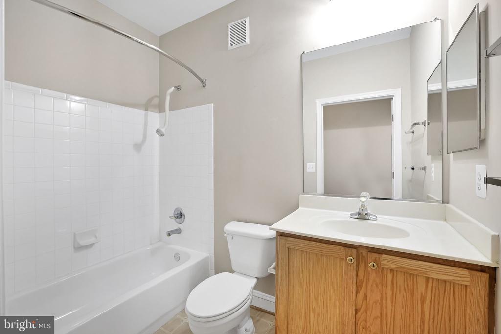 500 KING FARM BOULEVARD 208