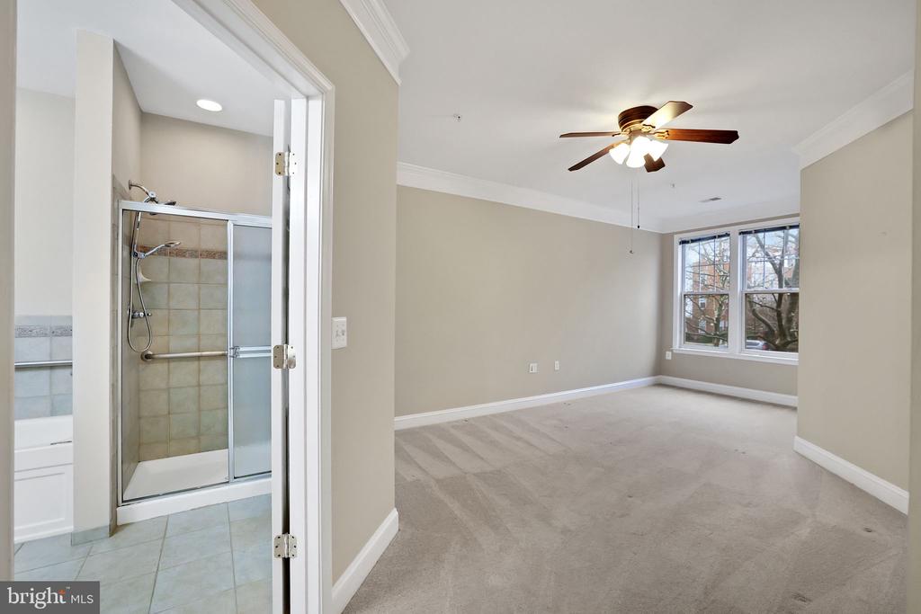 500 KING FARM BOULEVARD 208