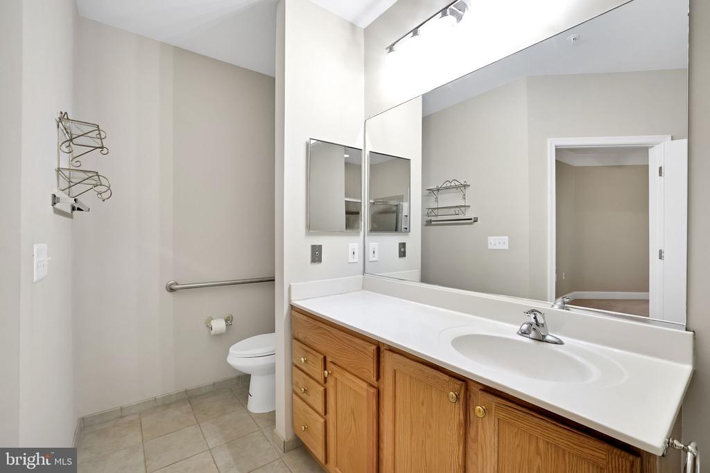500 KING FARM BOULEVARD 208