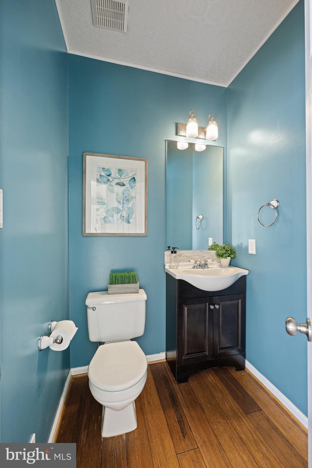 9 BATTERY BEND COURT