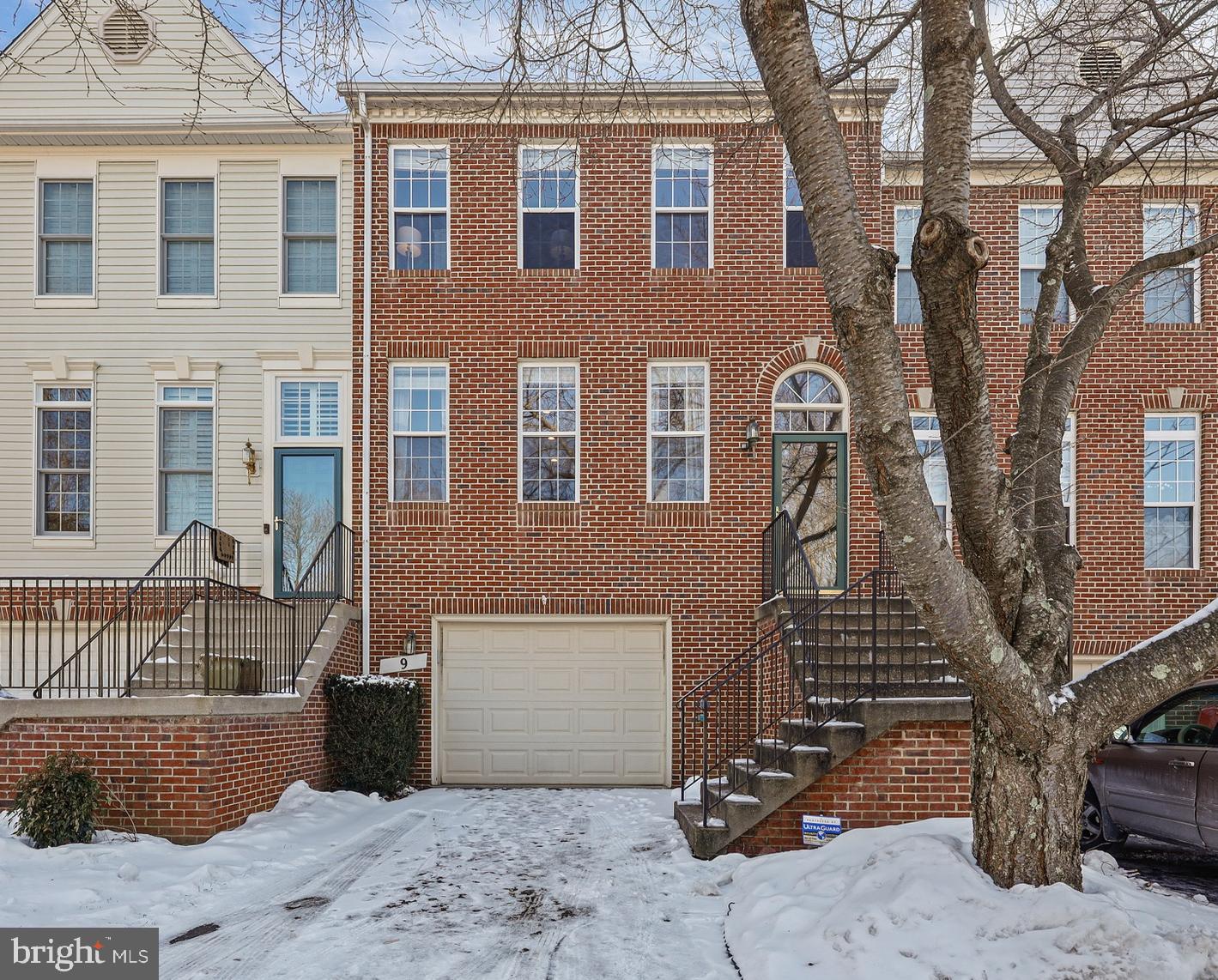 9 BATTERY BEND COURT