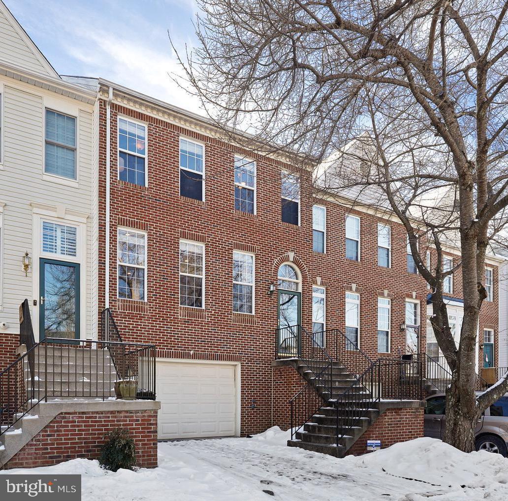 9 BATTERY BEND COURT