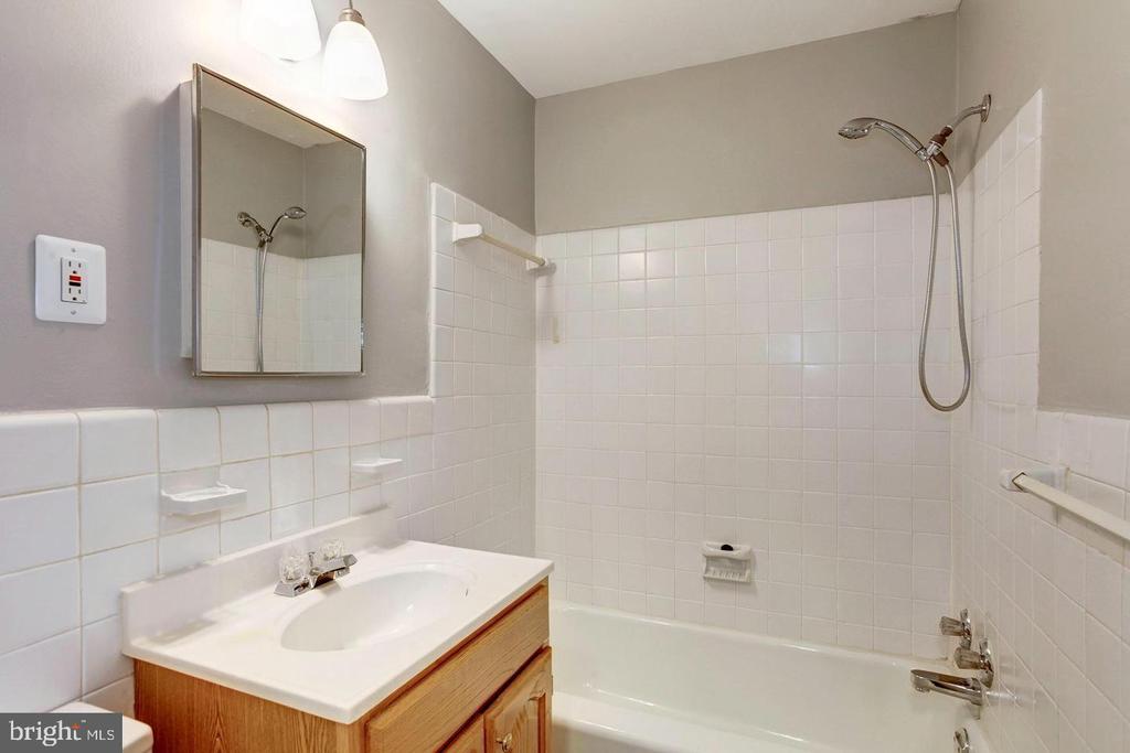 10509 MONTROSE AVENUE M-2