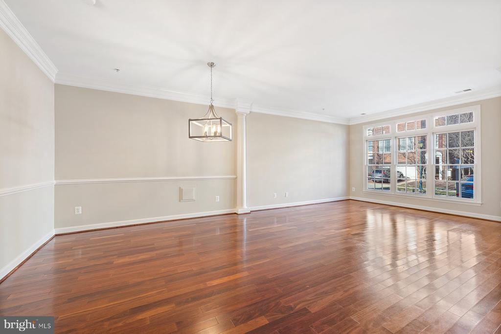 208 OAK KNOLL TERRACE