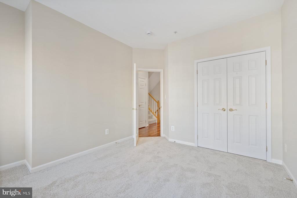 208 OAK KNOLL TERRACE