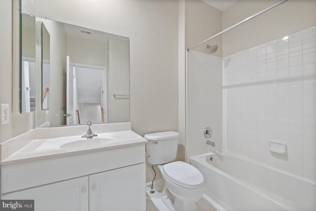 208 OAK KNOLL TERRACE