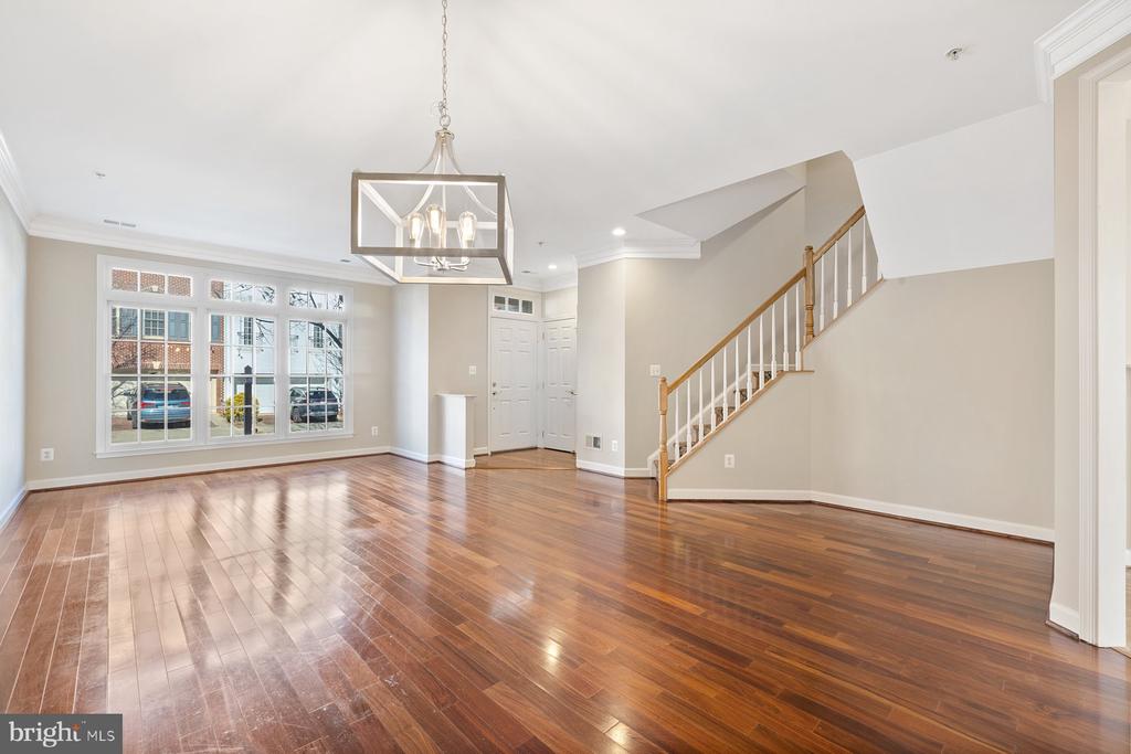 208 OAK KNOLL TERRACE