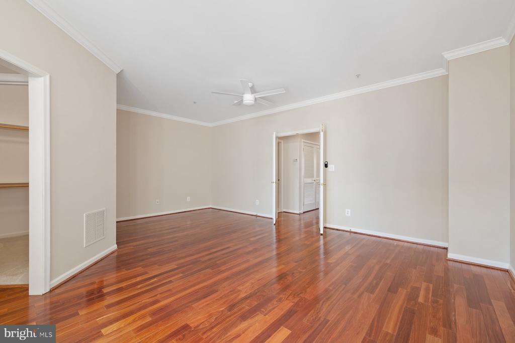 208 OAK KNOLL TERRACE