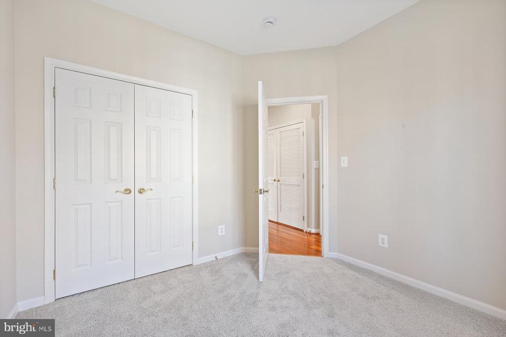 208 OAK KNOLL TERRACE