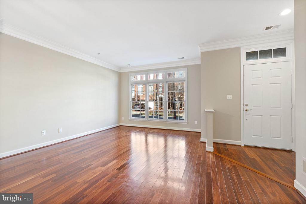 208 OAK KNOLL TERRACE