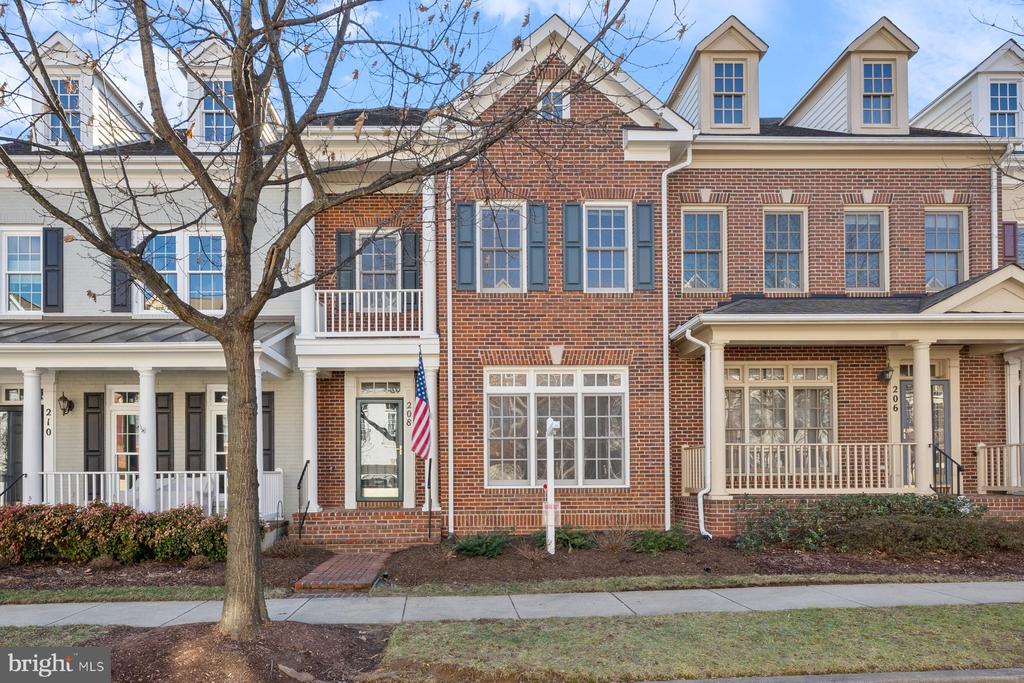 208 OAK KNOLL TERRACE