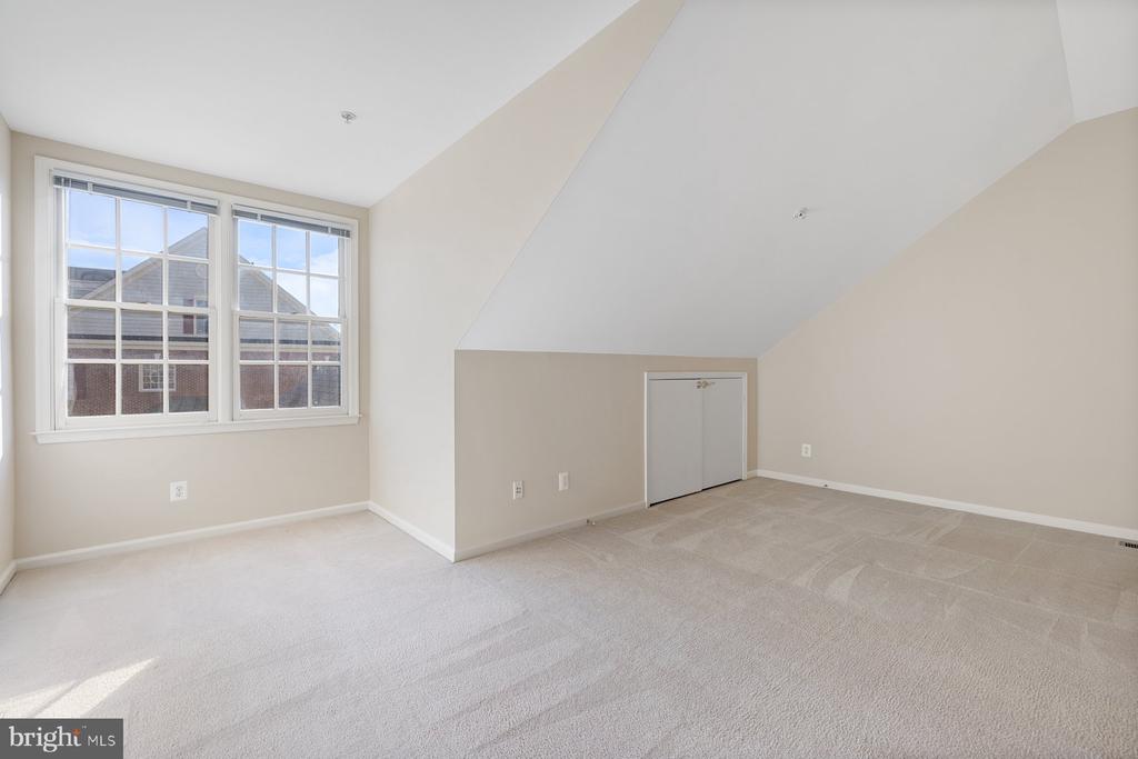 208 OAK KNOLL TERRACE