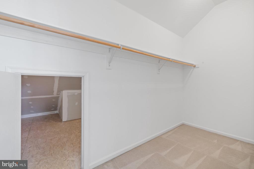 208 OAK KNOLL TERRACE