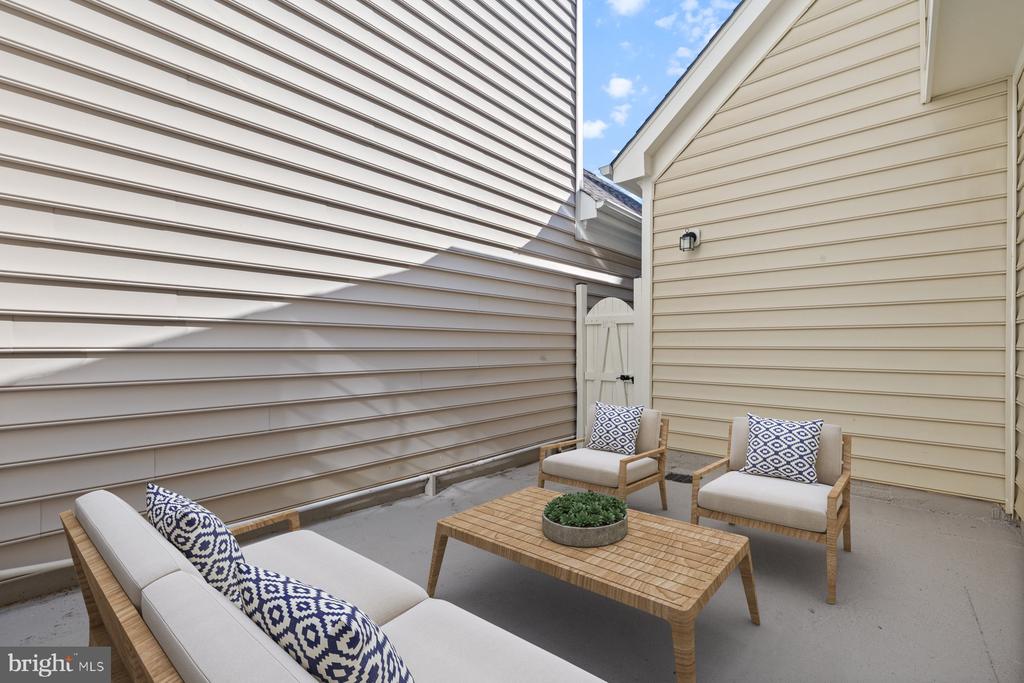 208 OAK KNOLL TERRACE