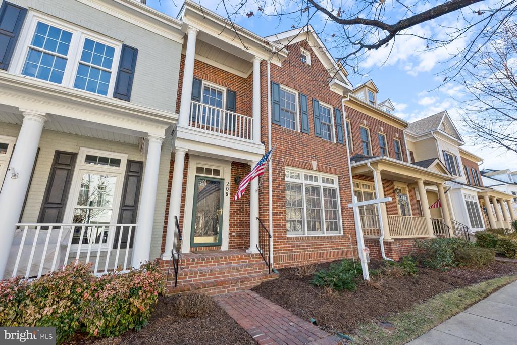 208 OAK KNOLL TERRACE