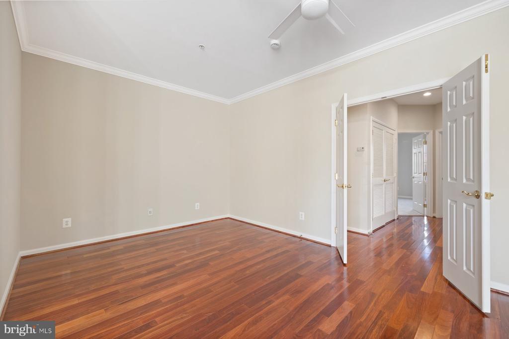 208 OAK KNOLL TERRACE
