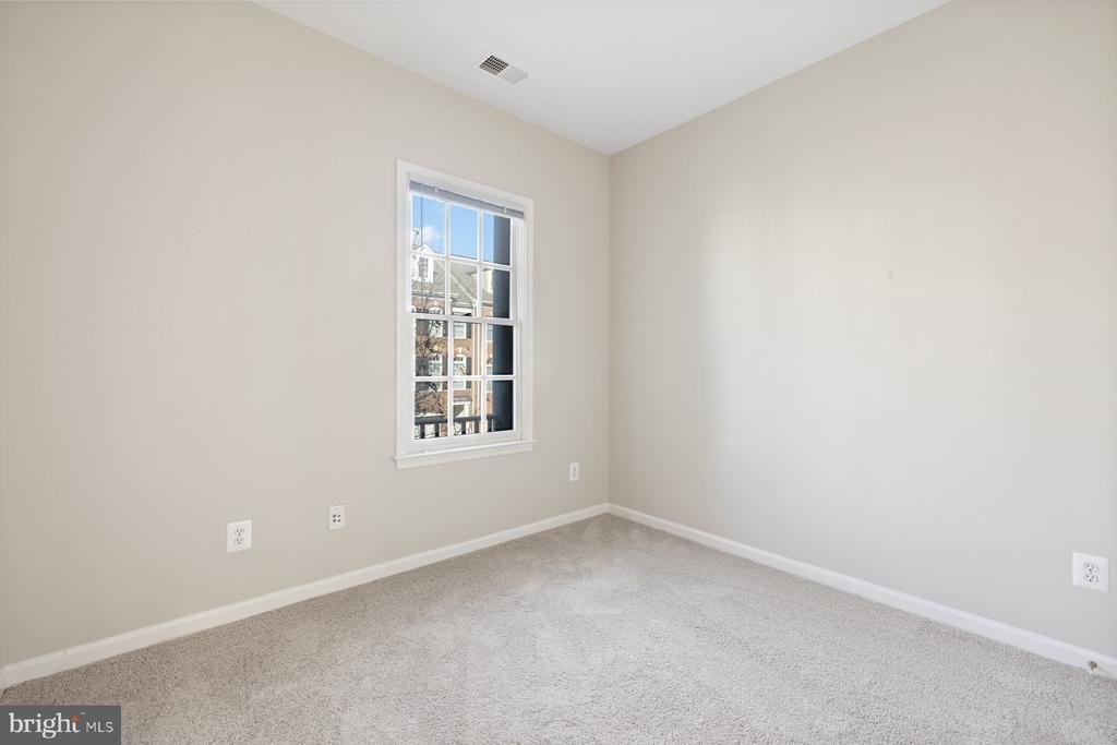 208 OAK KNOLL TERRACE