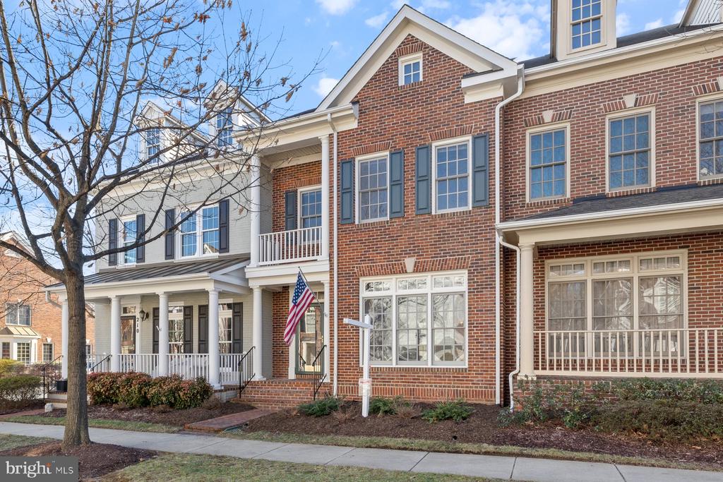 208 OAK KNOLL TERRACE