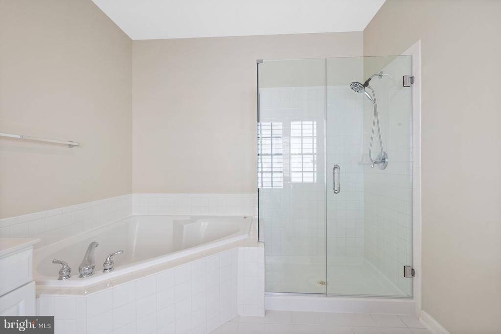 208 OAK KNOLL TERRACE