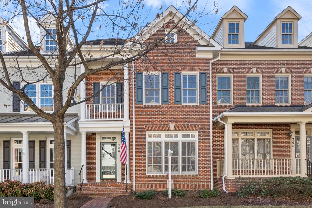 208 OAK KNOLL TERRACE