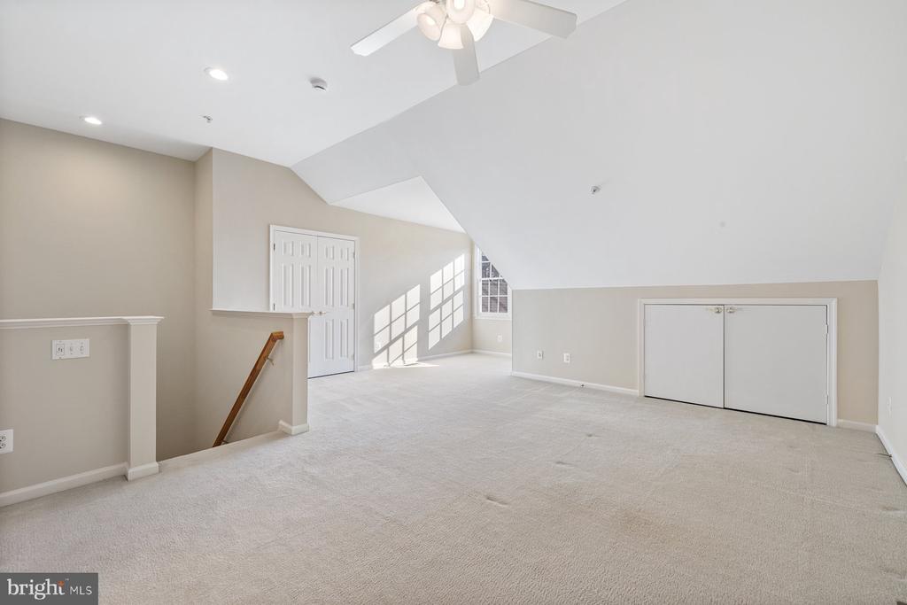 208 OAK KNOLL TERRACE