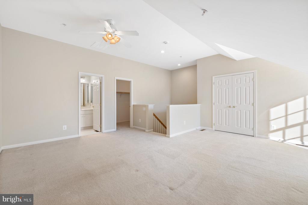 208 OAK KNOLL TERRACE