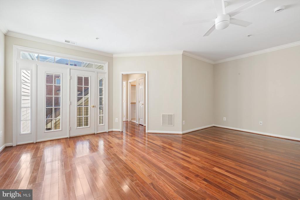 208 OAK KNOLL TERRACE