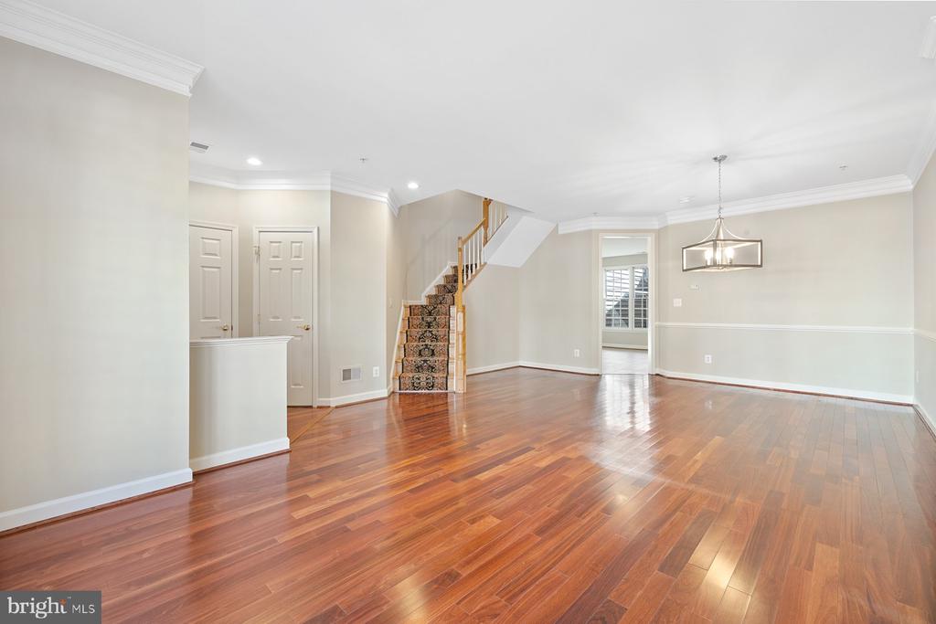 208 OAK KNOLL TERRACE