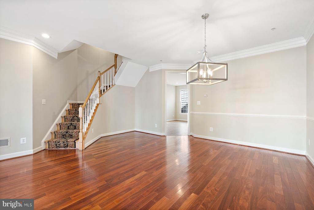 208 OAK KNOLL TERRACE