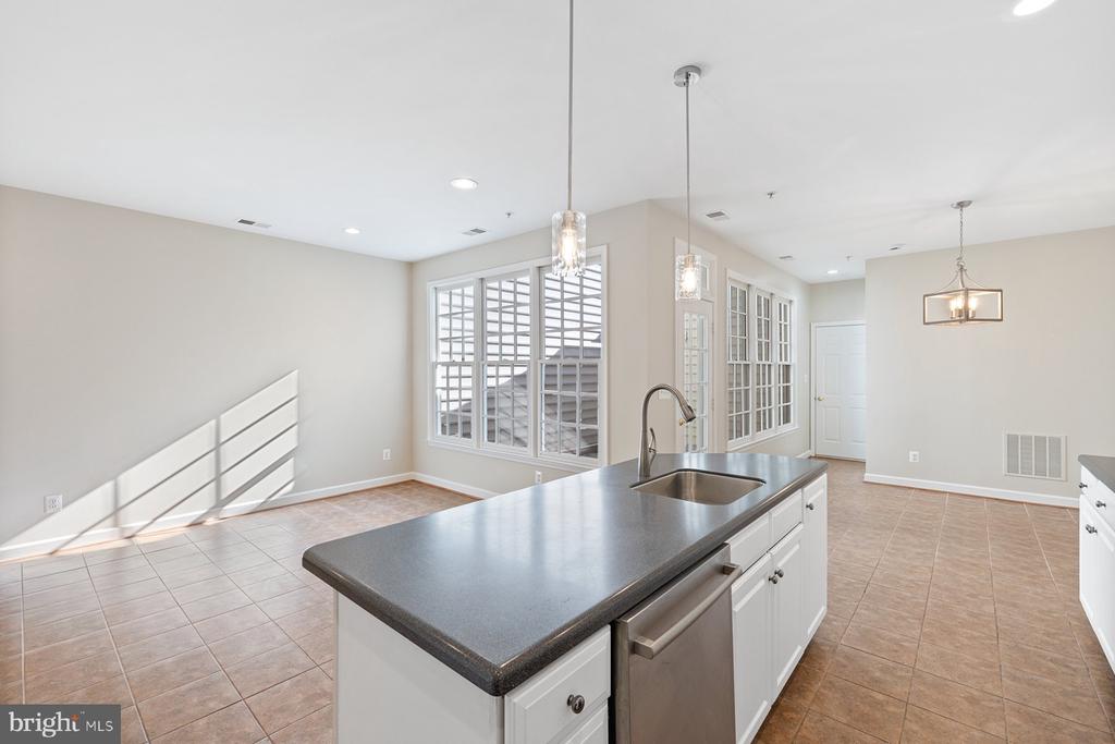 208 OAK KNOLL TERRACE