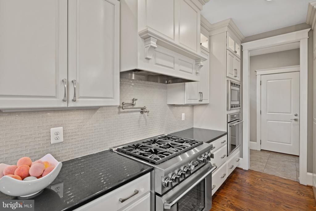 7503 NEWMARKET DRIVE