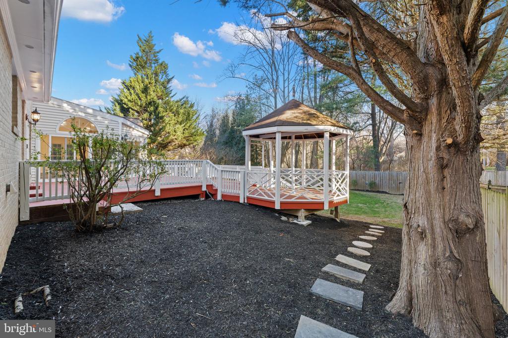 11005 EARLSGATE LANE