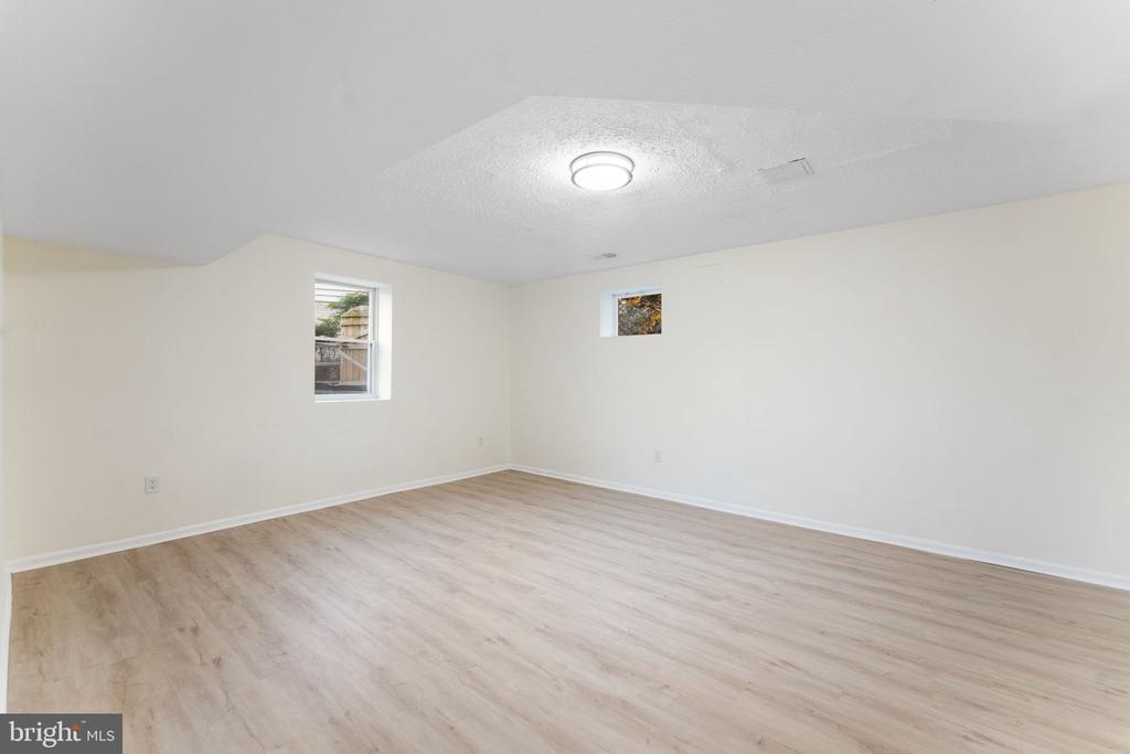11005 EARLSGATE LANE
